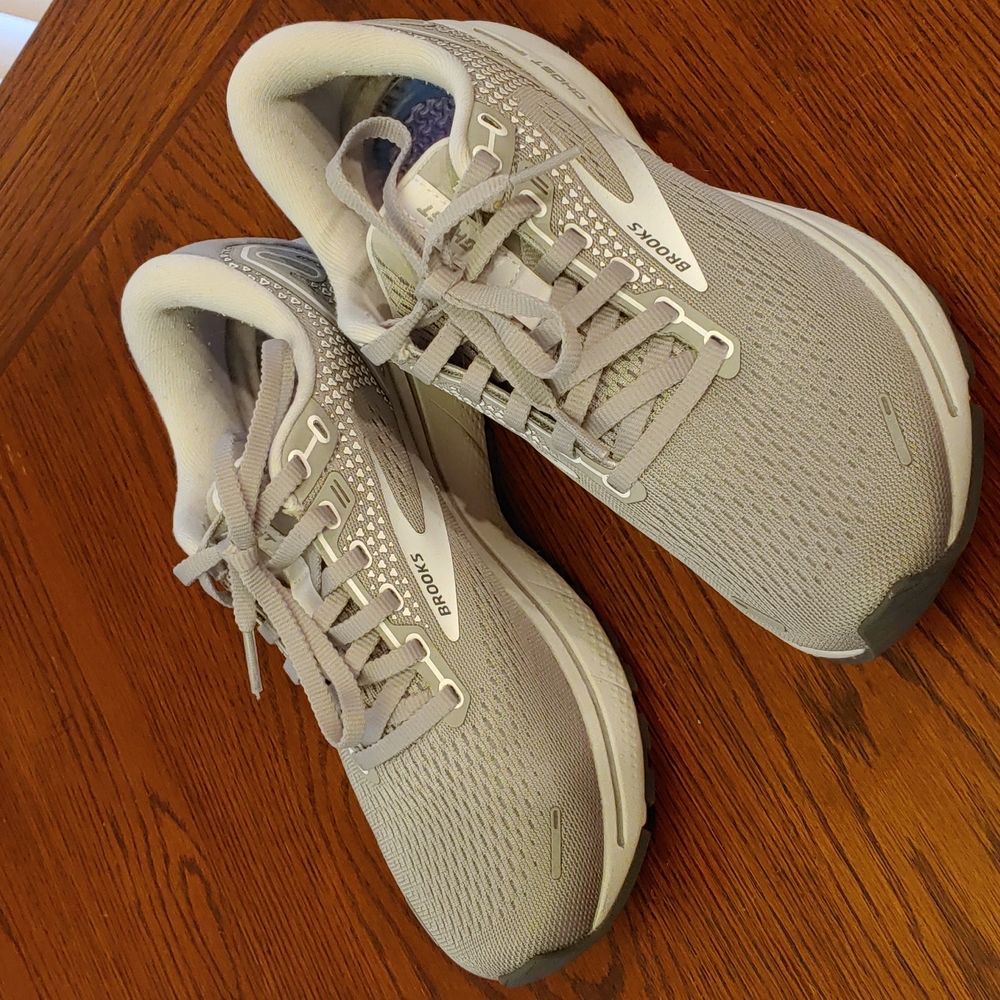 Brooks Ghost women's running shoes size 7